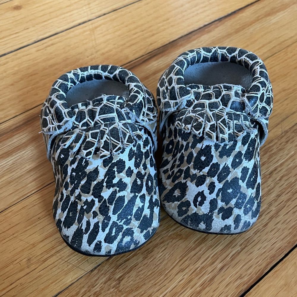 Leopard Print Kid Freshly Picked Baby Leather Moccasins - Size 3 - Picture 2 of 5